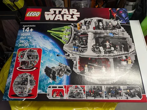 NEW! Factory Sealed Legos Star wars Death Star 10188
