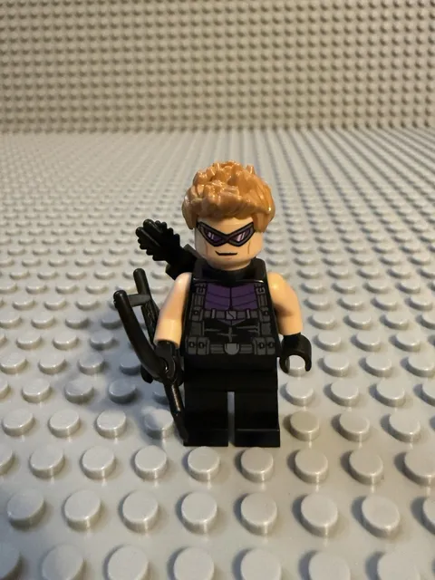 LEGO Avengers Hawkeye Purple Suit Googles Minifigure sh0626 From Set 76143