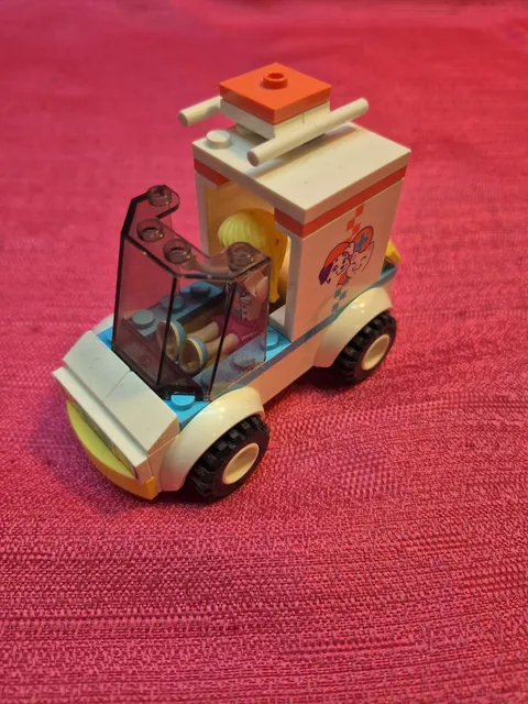 LEGO Friends Pet Clinic Ambulance 41694 Vet Rescue Vehicle 54 pcs