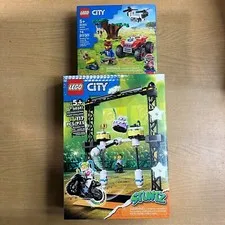 LEGO CITY: The Knockdown Stuntz Challenge & Wildlife rescue lot New