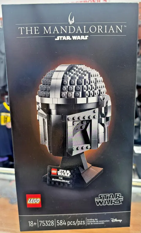 LEGO Star Wars The Mandalorian Helmet Building Set (75328) - 584 pieces
