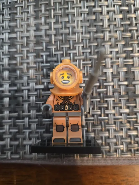 LEGO Mystery Series 8 Deep Sea Diver with Helmet and Silver Harpoon #8685