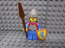 LEGO Minifigure Castle cas201 Breastplate Red Lion Shield Helmet Cape Spear
