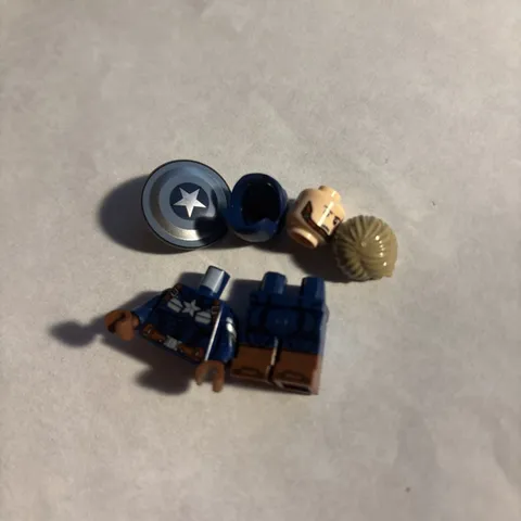 LEGO 76354 Marvel S.H.I.E.L.D. Helicarrier Captain America Minifigure