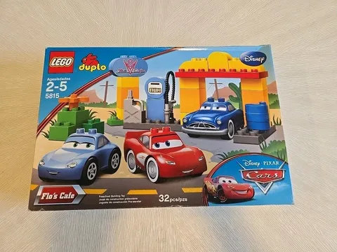 LEGO DUPLO 5815 DISNEY PIXAR CARS FLOS V8 CAFE MCQUEEN DOC BRAND NEW SEALED !!!!
