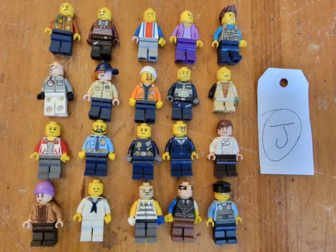 Lego 20 Mini Figs Figures Lot j