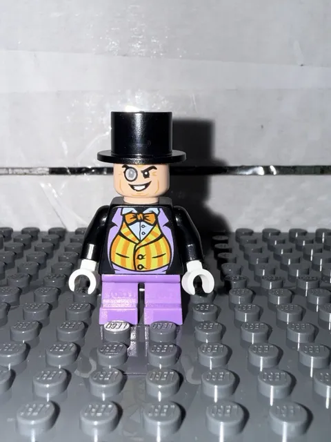Lego Sh0647 - The Penguin - Medium Lavender Short Legs, Bright Vest