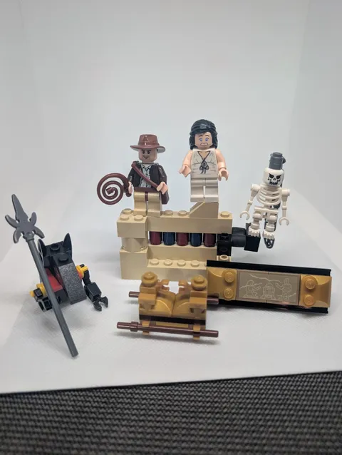 Lego 7621  Indiana Jones And The Lost Tomb, May Be Incomplete, W/ Minifigs + Ark