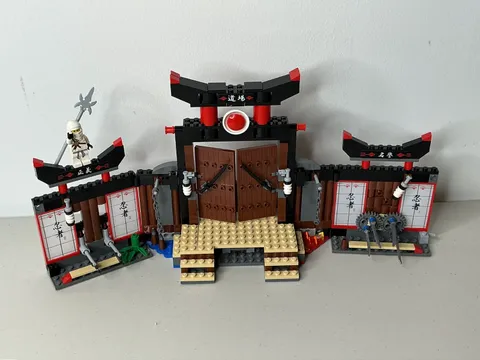 LEGO Ninjago 2504 Spinjitzu Dojo [PRE-BUILT/INCLUDES 1 MINIFIG]