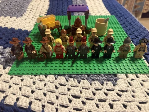 LEGO Indiana Jones Minfigs  plus set 