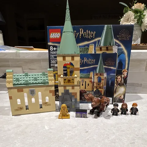 LEGO Harry Potter: Hogwarts: Fluffy Encounter (76387): Minifigs + Instr + Box