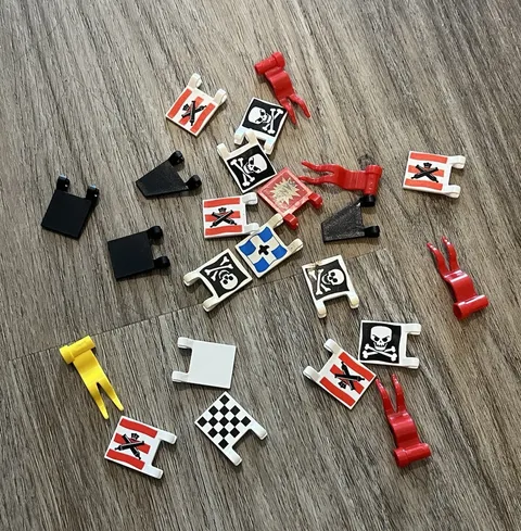 LEGO Batman/joker bang  & Pirates printed flag  lot skull/crossbones multicolor