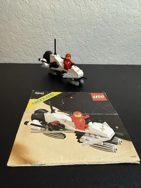 LEGO Space: Classic Space Shuttle Craft 6842 vintage 1981 complete w/minifigure
