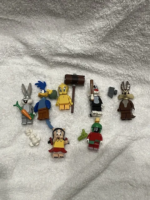 LEGO Looney Tunes Lot -Bugs, petunia, Tweety, Sylvester, Roadrunner, WileECoyote