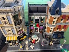 LEGO CREATOR: Assembly Square (10255) Built No Box
