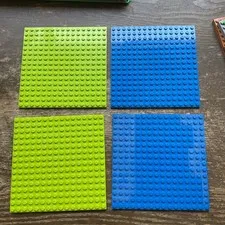 LEGO 4 Mixed Colors 16 X 16 DOT 5 x 5 INCH PLATES PLATFORMS BASEPLATES
