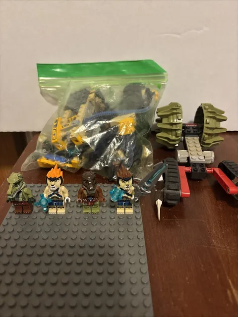 LEGO Legends of Chima Crawley’s Claw Ripper & Lennox’ Lion Attack Incomplete Lot