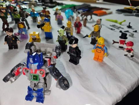 LEGO City Bulk Lot Vehicles & Pieces, Lrg Plates MiniFigures & Accessory + Case
