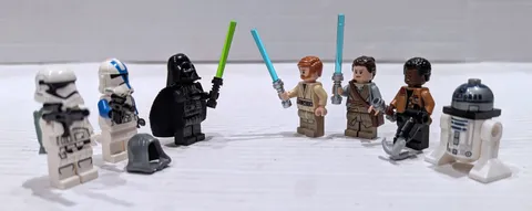 This is a LOT of 7 LEGO STAR WARS Minifigs - Obi Wan - Darth Vader - Rey - Clone