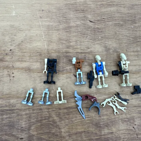 Lego Battle Blue Insignia Star Wars Minifig Lot Mixed Parts Incomplete ￼