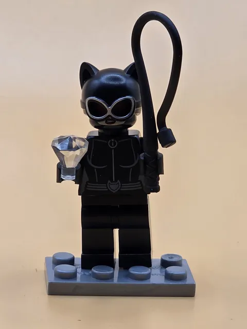 LEGO® DC Super Heroes Catwoman with Red Goggles Minifigure Batman 76122