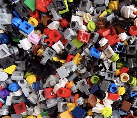 Lego lot of 500 Pieces Small Detail finishing Pieces Mix of Colors Shapes