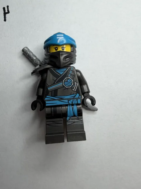 Lego 70677 Ninjago Nya Minifigure with weapon Forbidden Spinjitzu figure