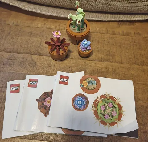 Set Of 3 Legos Tiny Plants Replacement Pieces With 3 Lego Booklets