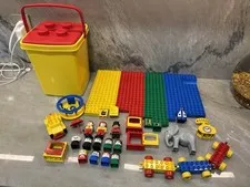 LEGO Duplo 132 Piece Mixed Lot w/ Storage Bin Figures Elephant Baseplates Toys
