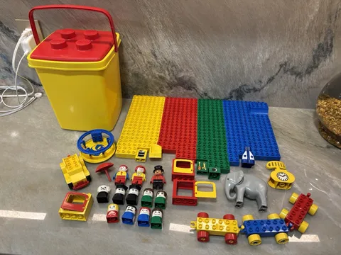LEGO Duplo 132 Piece Mixed Lot w/ Storage Bin Figures Elephant Baseplates Toys