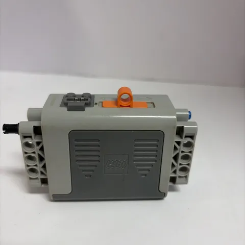 LEGO Technic Power Functions Battery Box #8881 uses 6 AA batteries Tested