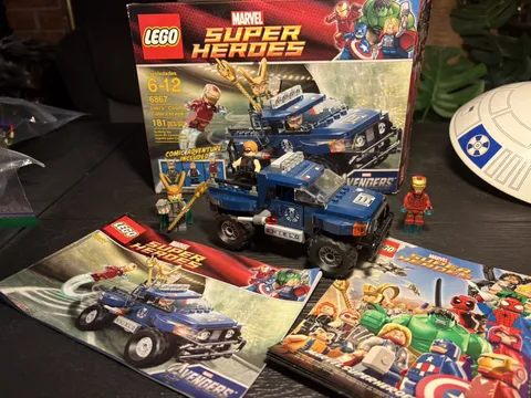 Lego marvel set 6867: Loki’s Cosmic Cube Escape: complete w: minifigures + Box! 