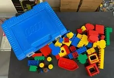VINTAGE 1980S LEGO DUPLO ASSORTED LEGO LOT W/CASE & FIGURES (MS) 1222