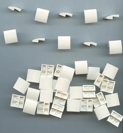 LEGO x 40 White Slope, Curved 2 x 2 x 2/3 15068