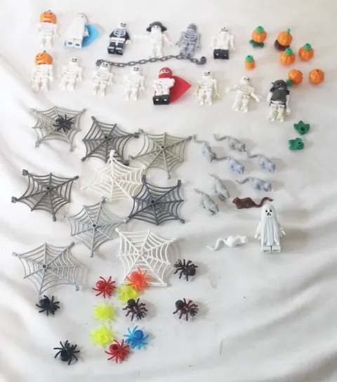 Lego Skeletons Ghosts Halloween Accessories Haunted House Pumpkins Minifigs Lot