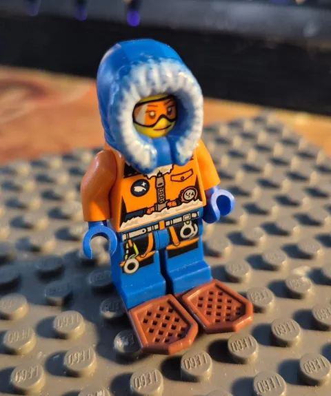 LEGO MINIFIGURE CITY ARTIC EXPLORER FEMALE WITH SNOWSHOES cty0554
