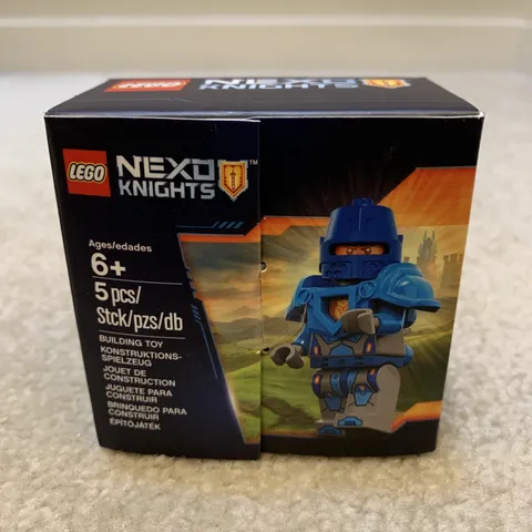 LEGO Nexo Knights Royal Guard Building Toy Minifigure 5004390 NEW