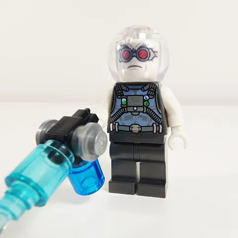 Lego Mr. Freeze Minifigure Pearl Dark Gray DC Super Heroes Batman 76160 sh0662