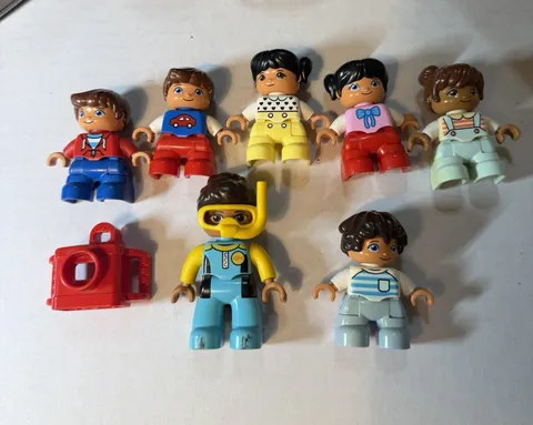Duplo Figures People Lot Of 7 Includes Camera