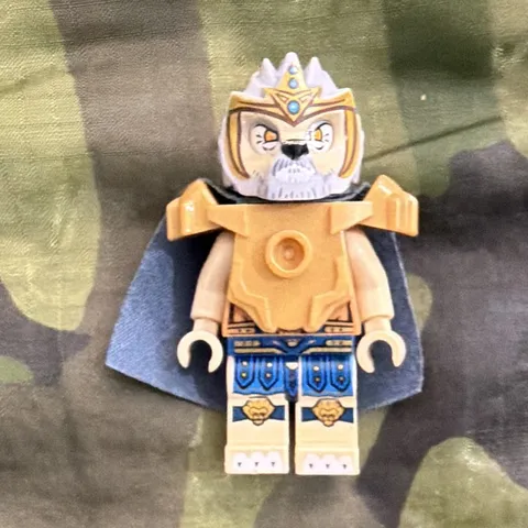 LEGO CHIMA Helmet Blue Cloth Cape Gold Armor White Hair Printed Legs