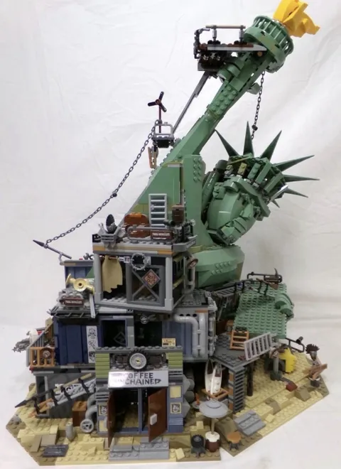 LEGO 70840 Welcome to Apocalypseburg! The Lego Movie 2 Sold As Is No Minifigures