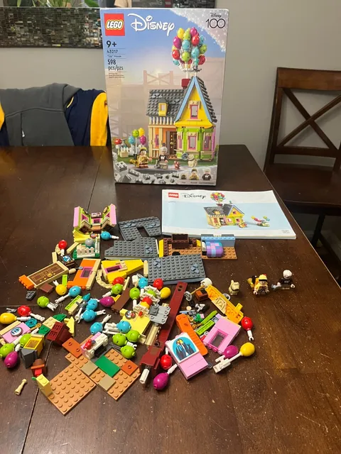 LEGO Disney: Up House (43217) Incomplete w/ Box, Manual and Minifigs READ DESC
