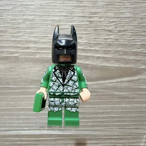 LEGO Dollar Bill Tuxedo Batman Minifigure- Bricktober 2017- Toys R Us Exclusive