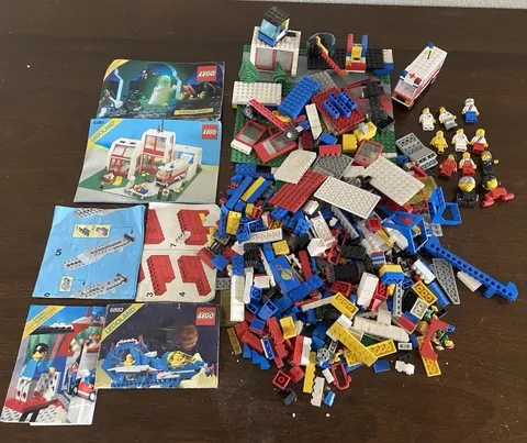 1987 Lego Emergency Treatment Center St. Mary's Hospital Lego land 6380 **READ