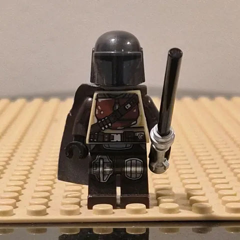 LEGO Star Wars Mandalorian Minifigure w/ Cape & Blaster Accessory
