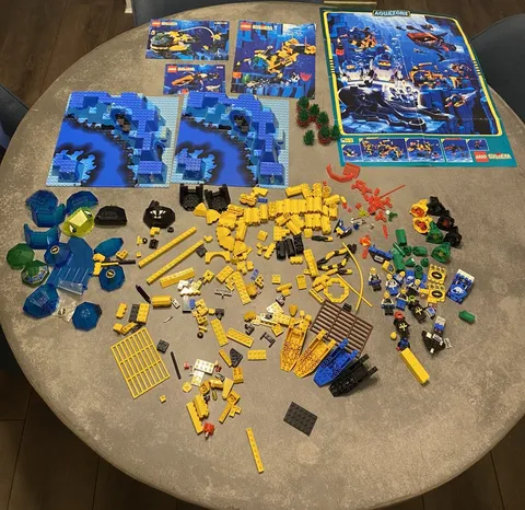 HUGE Lego Aquazone Lot: Manuals, Minifigs and much, much more!