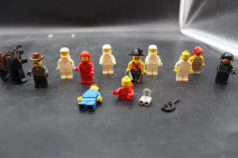 Vintage LEGO Minifigure Classic Space Spaceman, Horse, and Others Lot of 11
