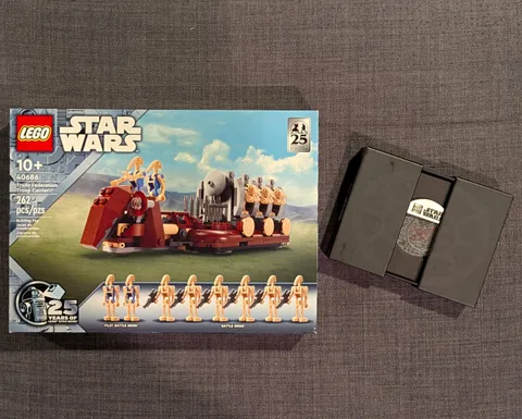 LEGO 40686 Trade Federation Troop Carrier and limited edition coin