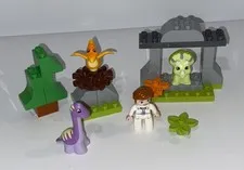 Lego Duplo 10938 Jurassic World Park Dinosaur Nursery Claire Dearing Triceratops