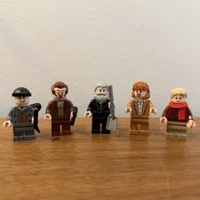 LEGO 21330 Home Alone Minifigures Kevin & Kate McCallister, Marvin, Harry Marley